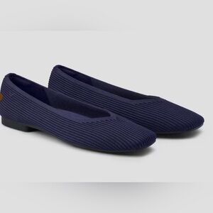 Vivaia Margot 2.0 in Navy - Size 8.5 - Like New
